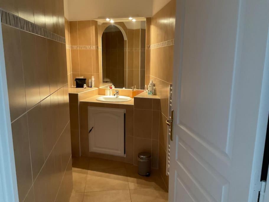 Akropole De Caroline, Central, Lumineux, Calme, Free Parking, Lift, 3 Beds Draguignan Dış mekan fotoğraf